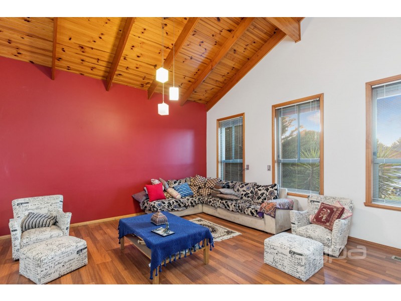 7 Bernborough Court, Keilor Downs VIC 3038