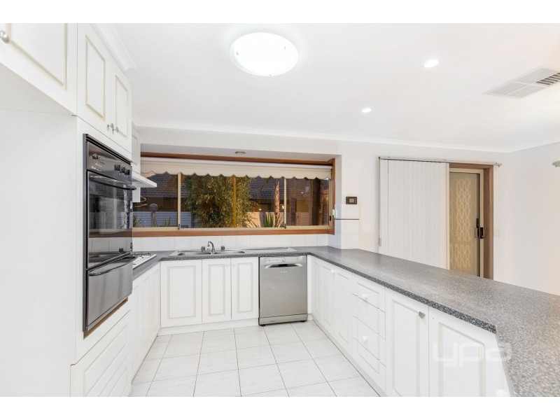 8 Prior Court, Delahey VIC 3037