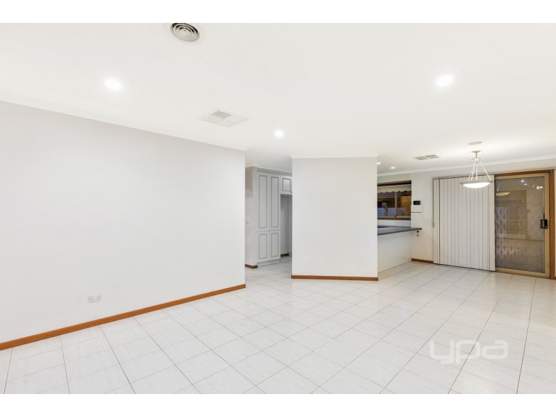 8 Prior Court, Delahey VIC 3037