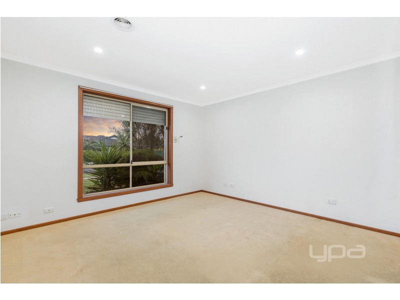 8 Prior Court, Delahey VIC 3037
