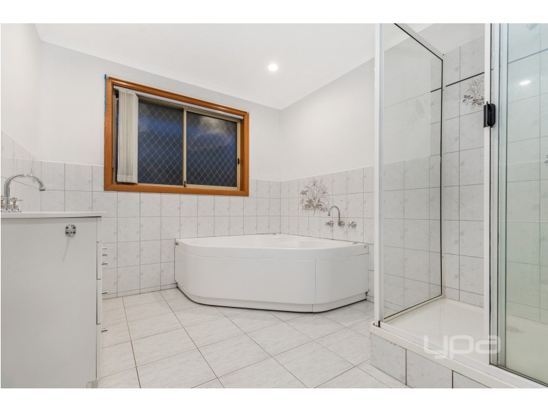 8 Prior Court, Delahey VIC 3037