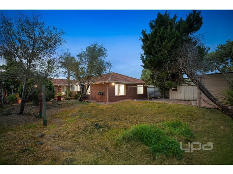 8 Prior Court, Delahey VIC 3037