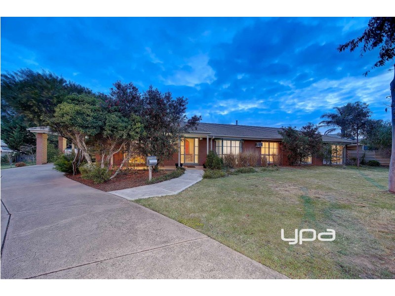 27 Bradley Drive, Hillside VIC 3037