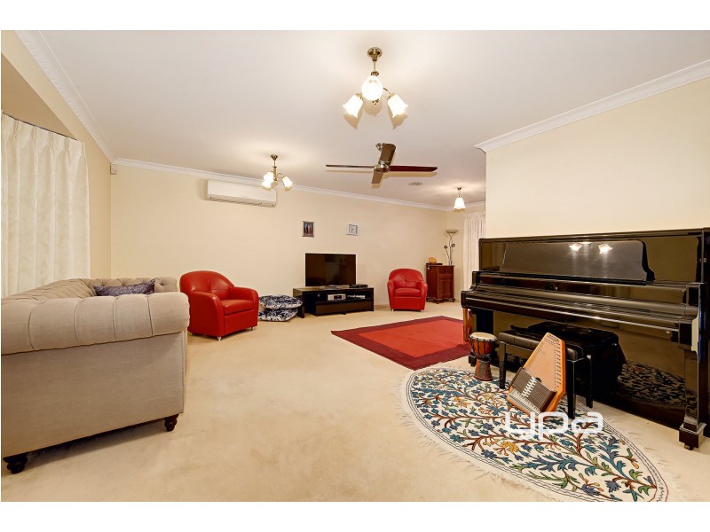 27 Bradley Drive, Hillside VIC 3037