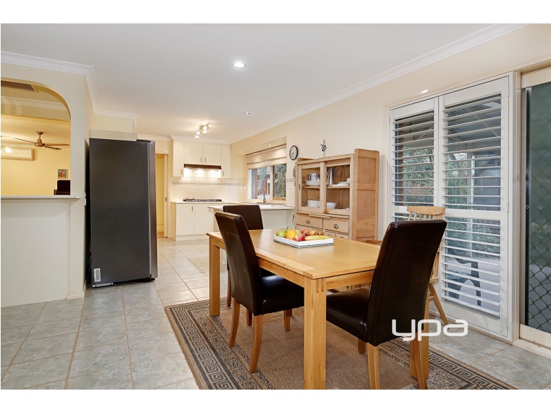 27 Bradley Drive, Hillside VIC 3037