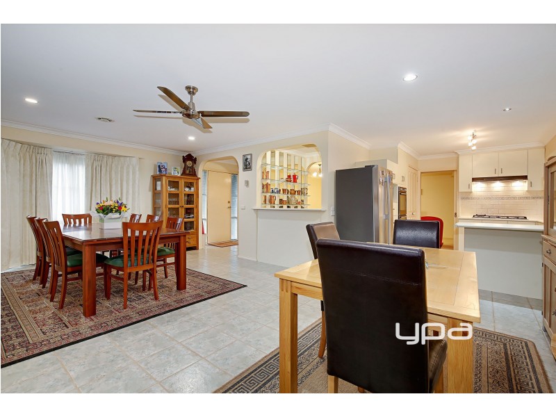 27 Bradley Drive, Hillside VIC 3037