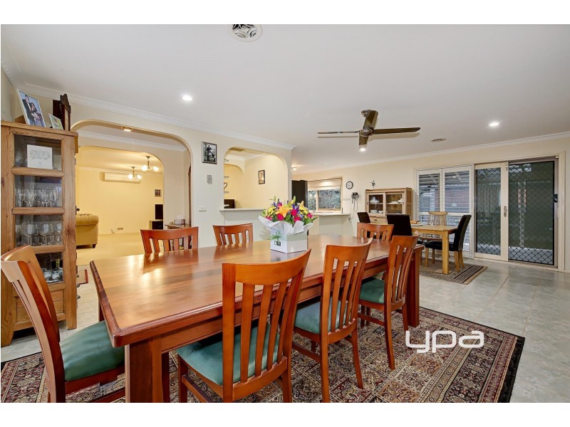 27 Bradley Drive, Hillside VIC 3037