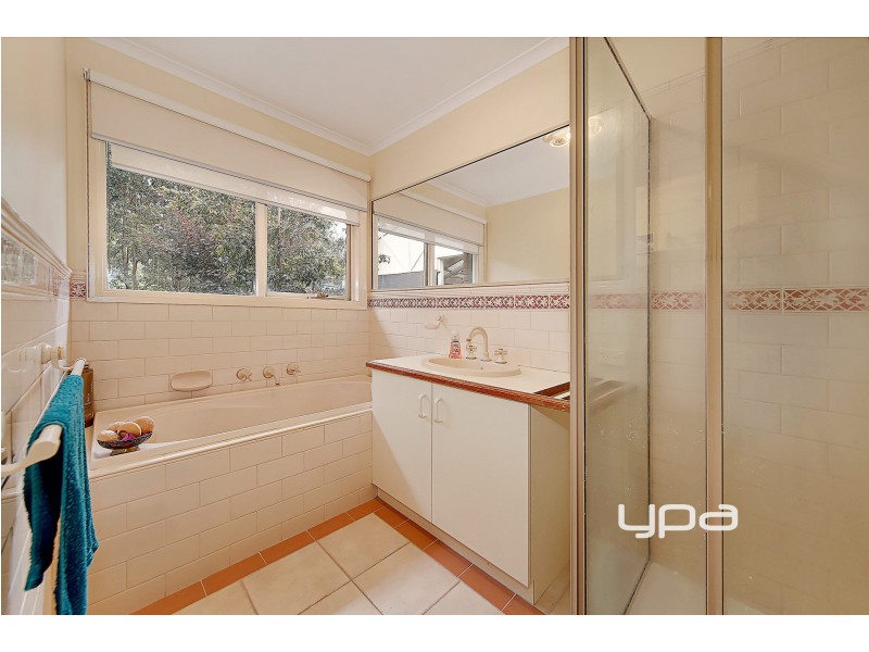 27 Bradley Drive, Hillside VIC 3037