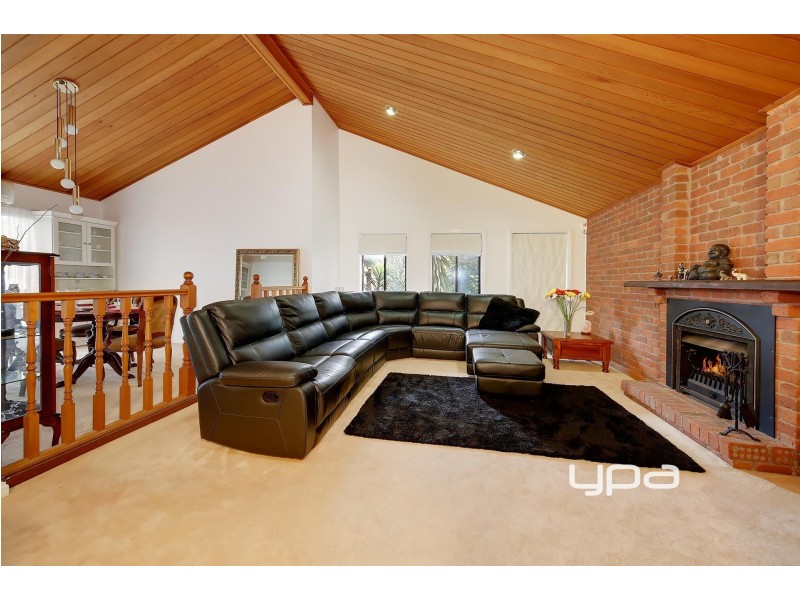 4 Dutchman Court, Taylors Lakes VIC 3038