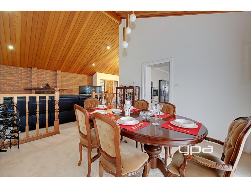 4 Dutchman Court, Taylors Lakes VIC 3038