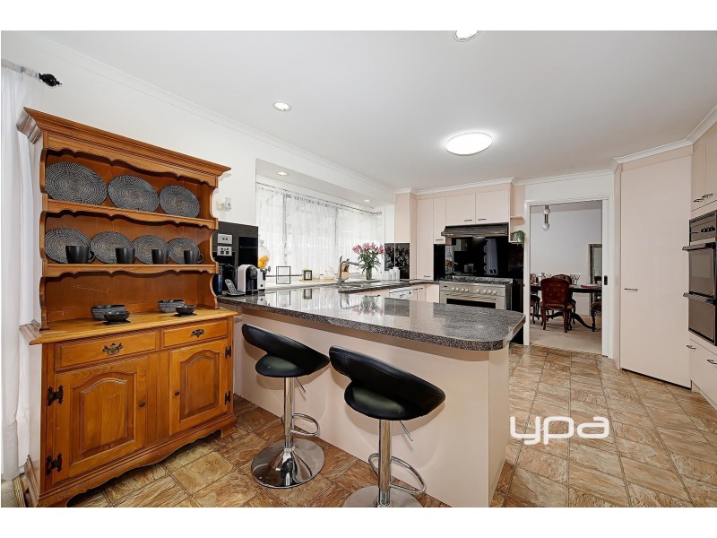 4 Dutchman Court, Taylors Lakes VIC 3038