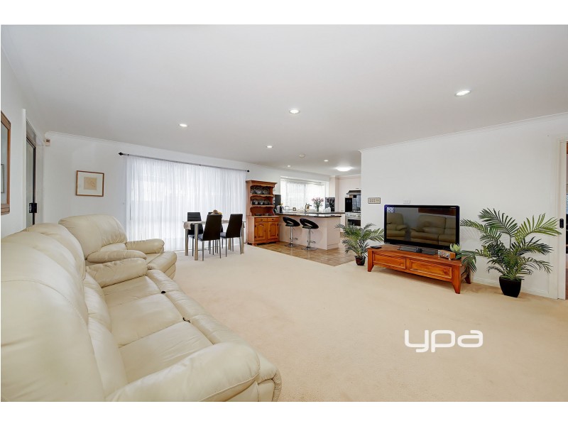 4 Dutchman Court, Taylors Lakes VIC 3038