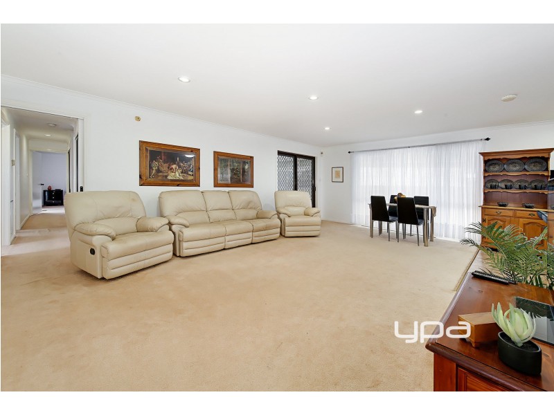 4 Dutchman Court, Taylors Lakes VIC 3038