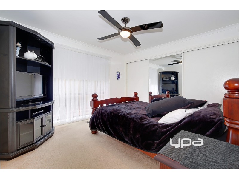 4 Dutchman Court, Taylors Lakes VIC 3038