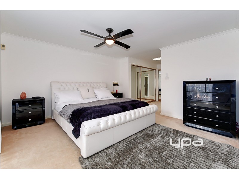 4 Dutchman Court, Taylors Lakes VIC 3038