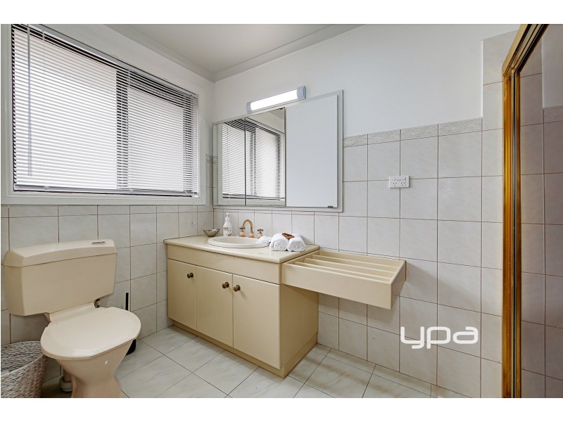 4 Dutchman Court, Taylors Lakes VIC 3038