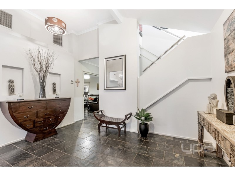 20 Santa Monica Drive, Taylors Lakes VIC 3038