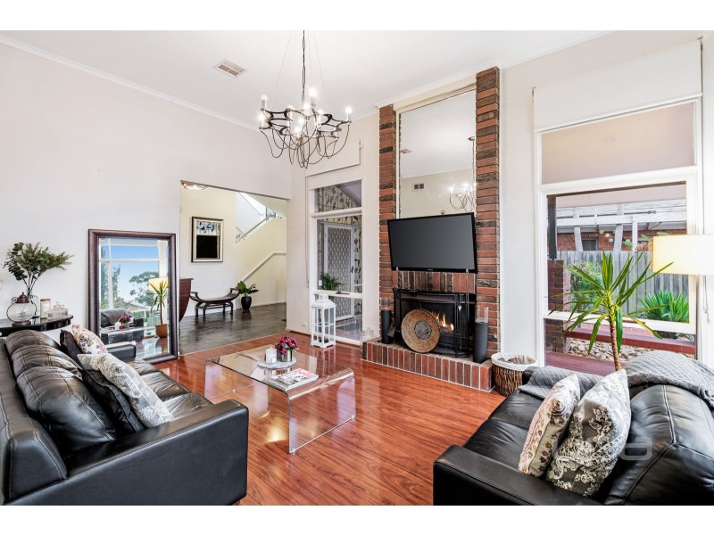 20 Santa Monica Drive, Taylors Lakes VIC 3038