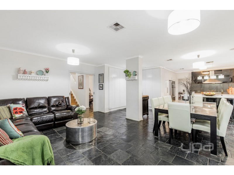 20 Santa Monica Drive, Taylors Lakes VIC 3038