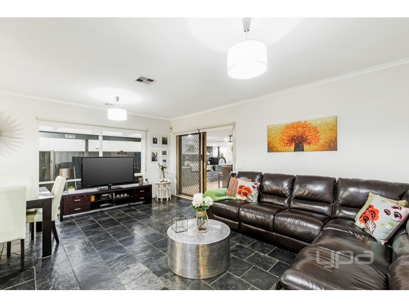 20 Santa Monica Drive, Taylors Lakes VIC 3038