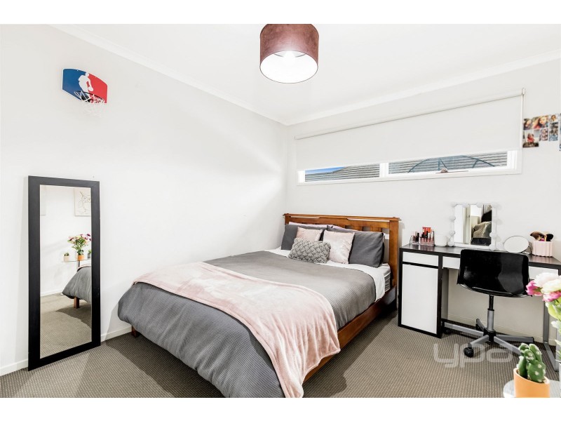 20 Santa Monica Drive, Taylors Lakes VIC 3038