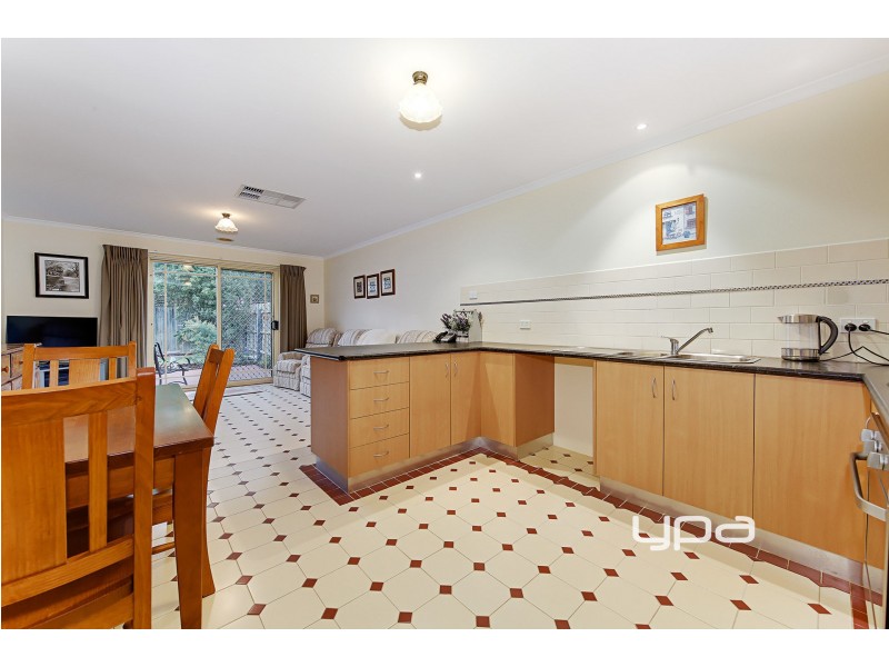 2/6 Westminster Avenue, Hillside VIC 3037