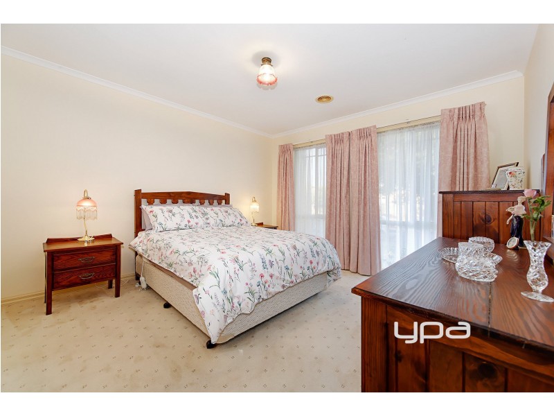 2/6 Westminster Avenue, Hillside VIC 3037