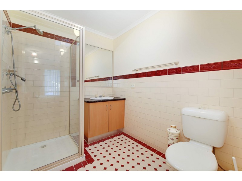 2/6 Westminster Avenue, Hillside VIC 3037