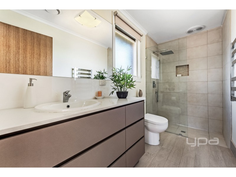 41 Carbine Way, Keilor Downs VIC 3038