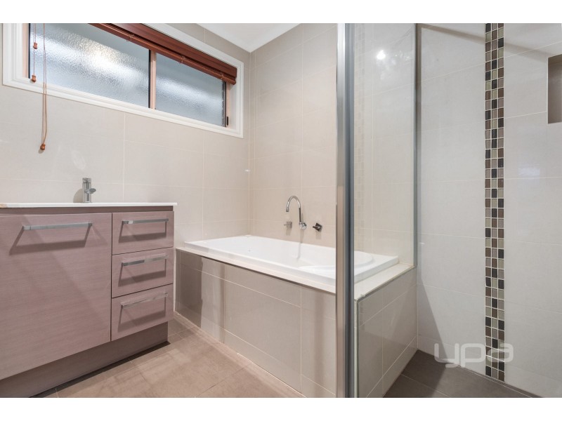 6 Sylvia Close, Hillside VIC 3037