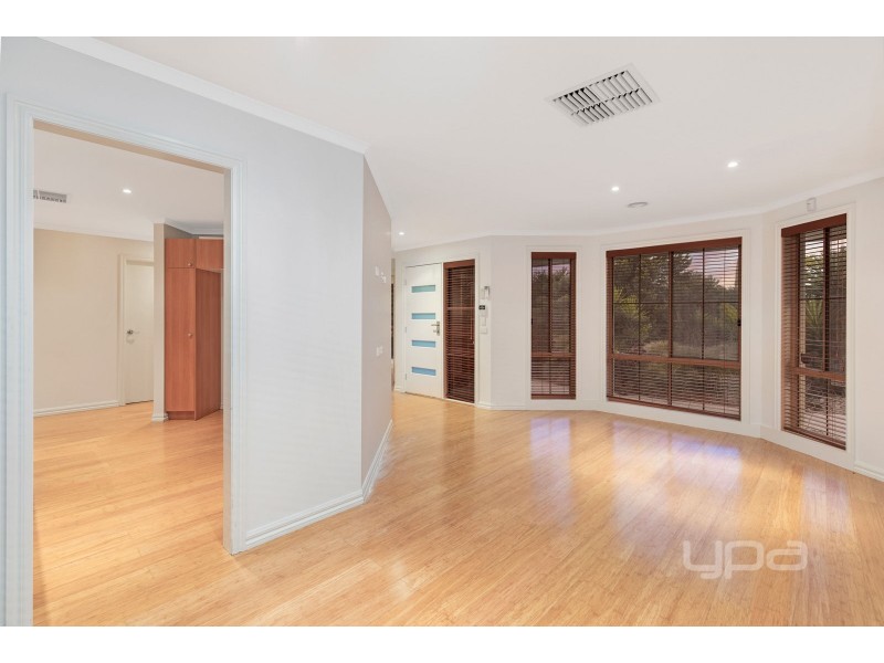 6 Sylvia Close, Hillside VIC 3037