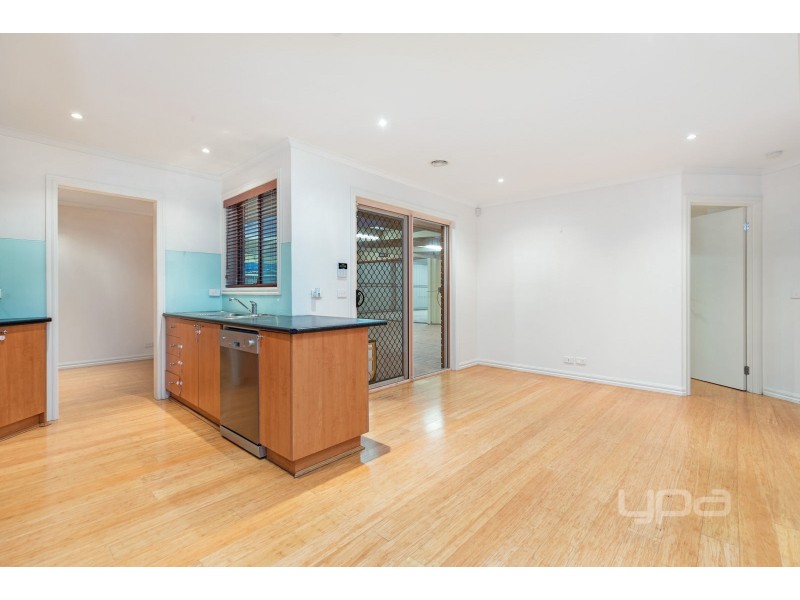 6 Sylvia Close, Hillside VIC 3037