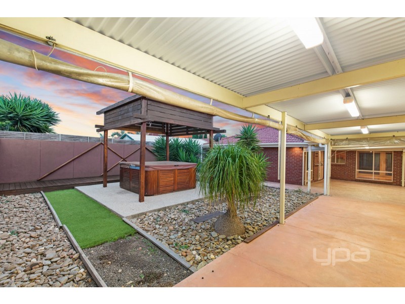 6 Sylvia Close, Hillside VIC 3037