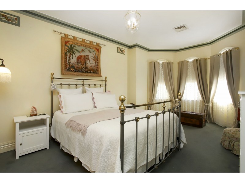 9 View Court, Hillside VIC 3037