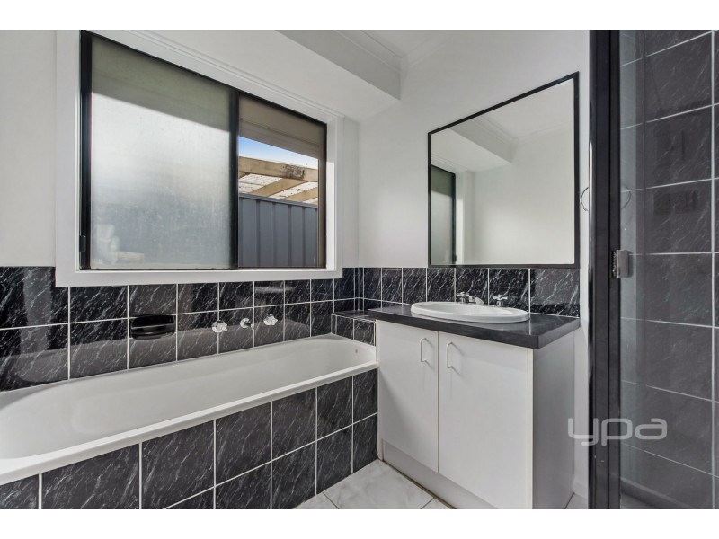 10 Mercer Court, Delahey VIC 3037