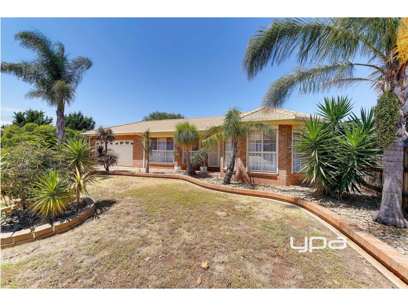 2 Lyell Place, Taylors Lakes VIC 3038