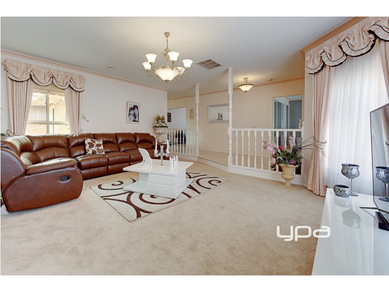 2 Lyell Place, Taylors Lakes VIC 3038