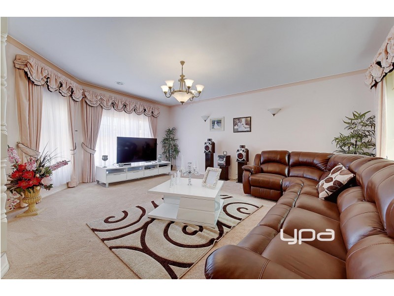 2 Lyell Place, Taylors Lakes VIC 3038