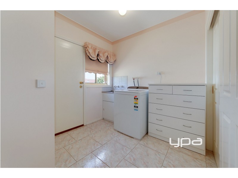 2 Lyell Place, Taylors Lakes VIC 3038