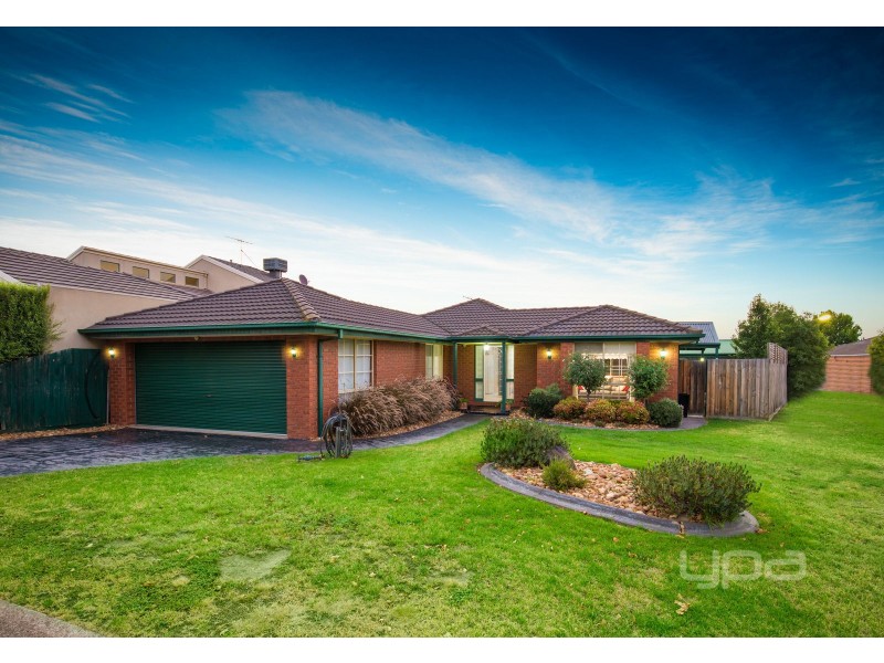 8 Oakmont Court, Hillside VIC 3037