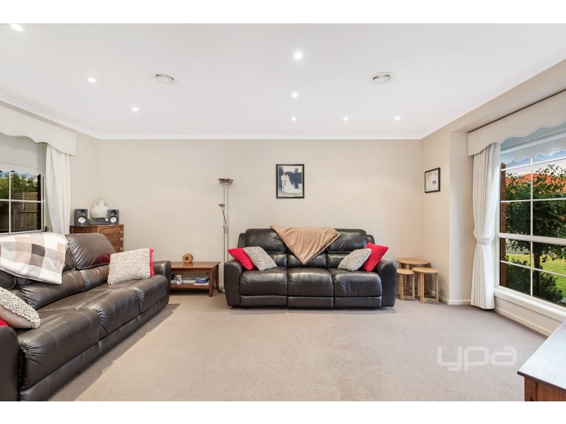 8 Oakmont Court, Hillside VIC 3037