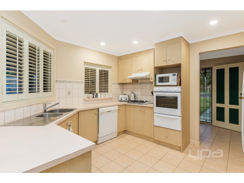 8 Oakmont Court, Hillside VIC 3037