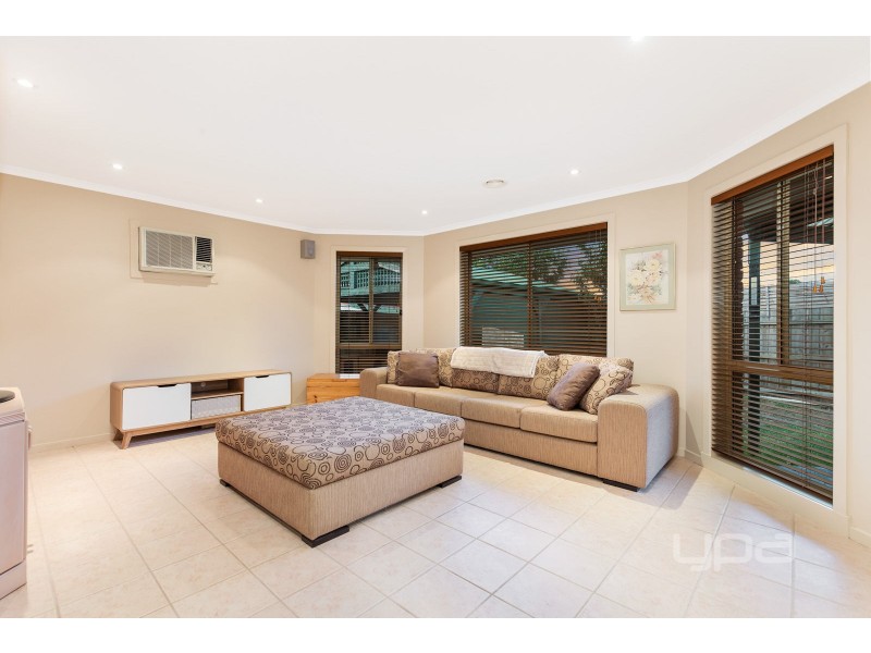 8 Oakmont Court, Hillside VIC 3037