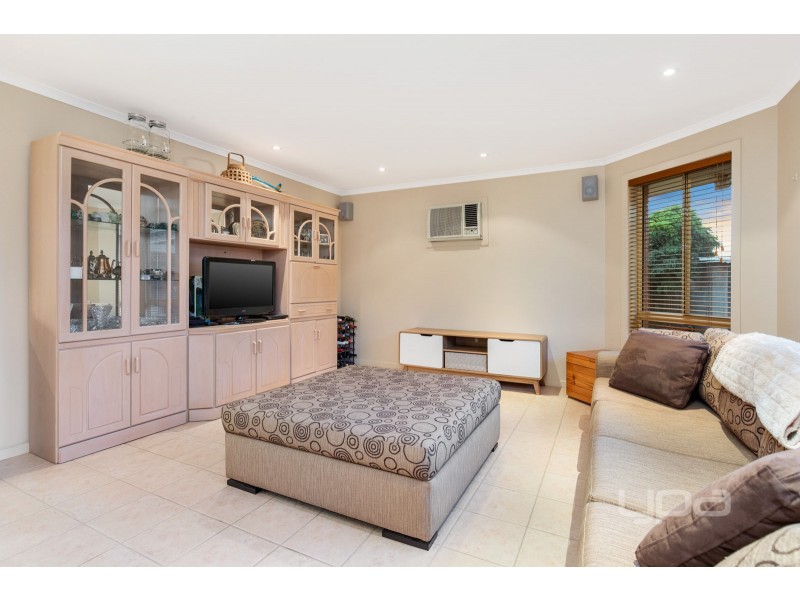 8 Oakmont Court, Hillside VIC 3037