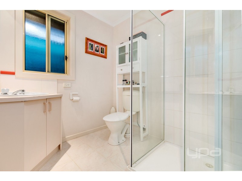 8 Oakmont Court, Hillside VIC 3037