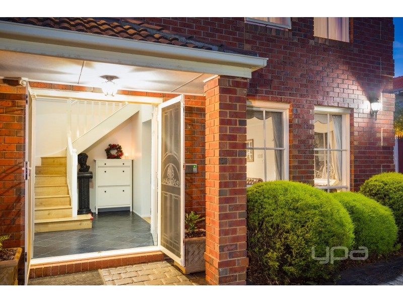 10 Hawkesbury Avenue, Hillside VIC 3037