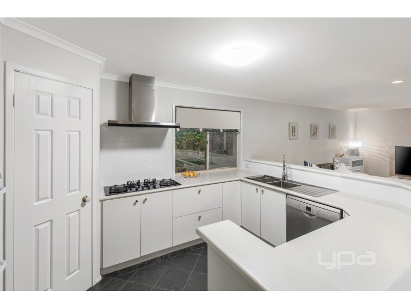 10 Hawkesbury Avenue, Hillside VIC 3037