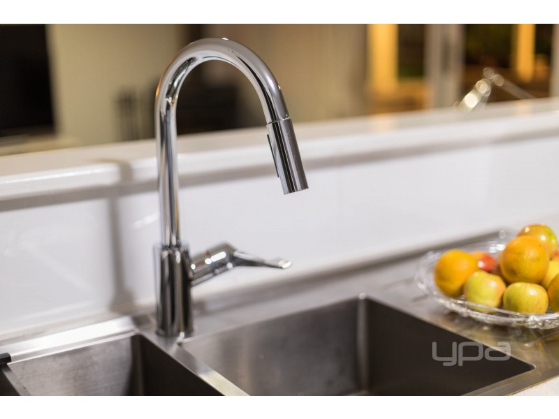 10 Hawkesbury Avenue, Hillside VIC 3037