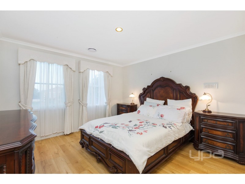 10 Hawkesbury Avenue, Hillside VIC 3037