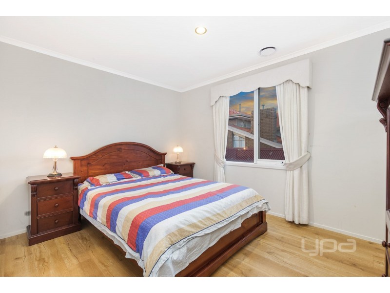 10 Hawkesbury Avenue, Hillside VIC 3037